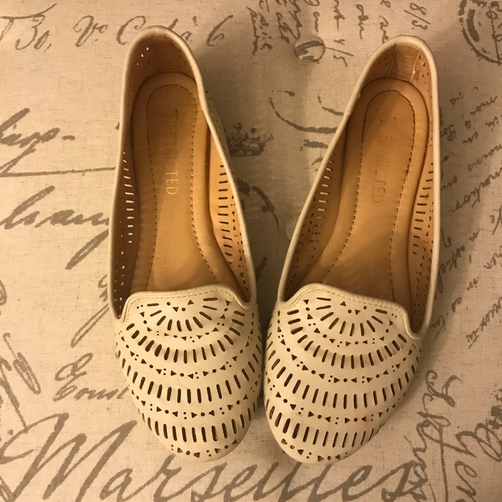 Laser cut smoking slipper flat